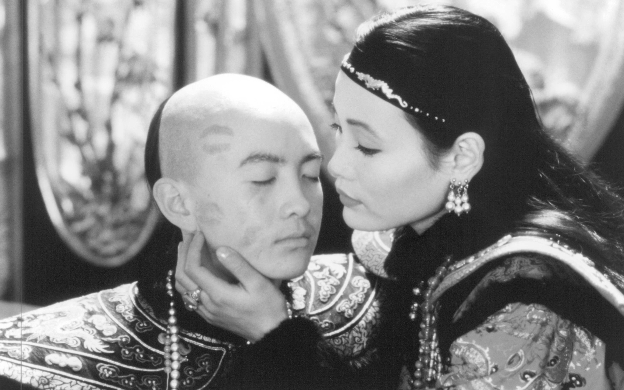 Still of Joan Chen and Tao Wu in Paskutinis imperatorius (1987)