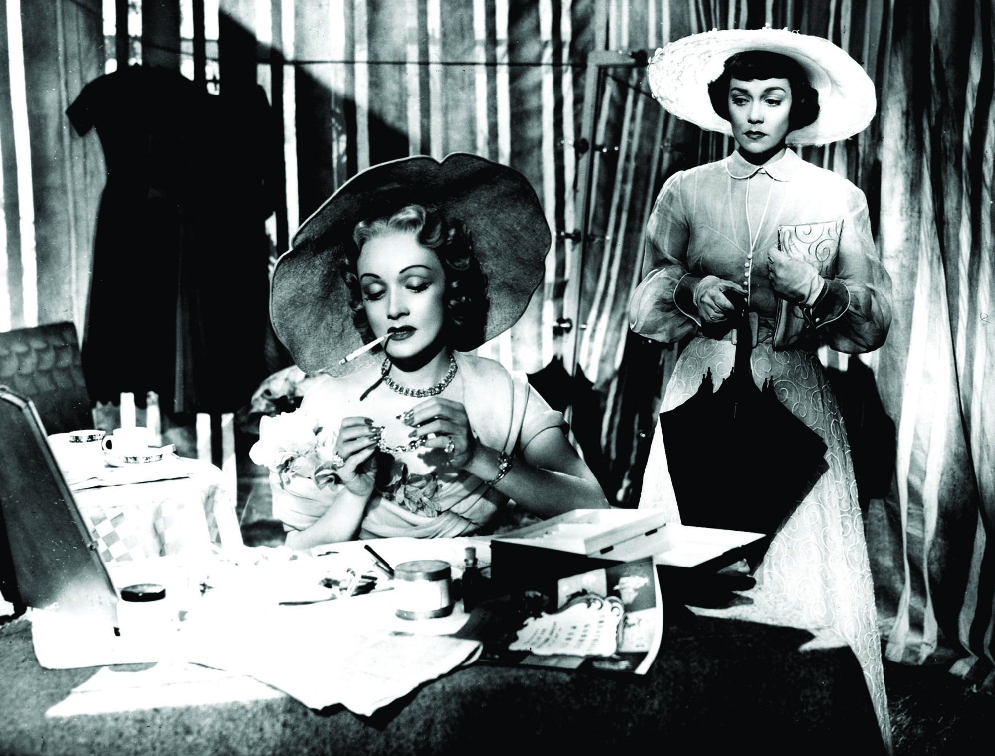 Still of Marlene Dietrich and Jane Wyman in Stage Fright (1950)