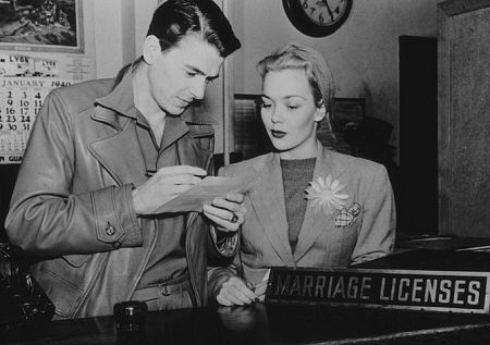 Ronald Reagan and Jane Wyman getting their marriage license