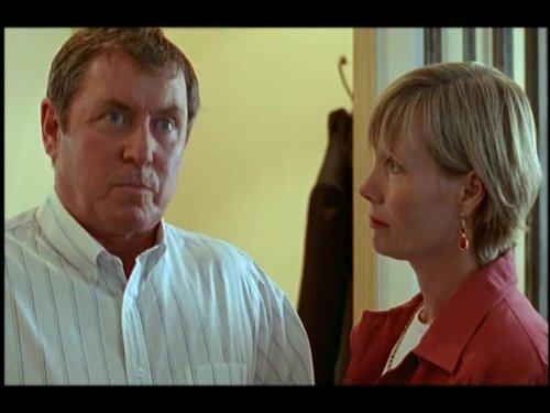 Still of John Nettles and Jane Wymark in Midsomerio zmogzudystes (1997)