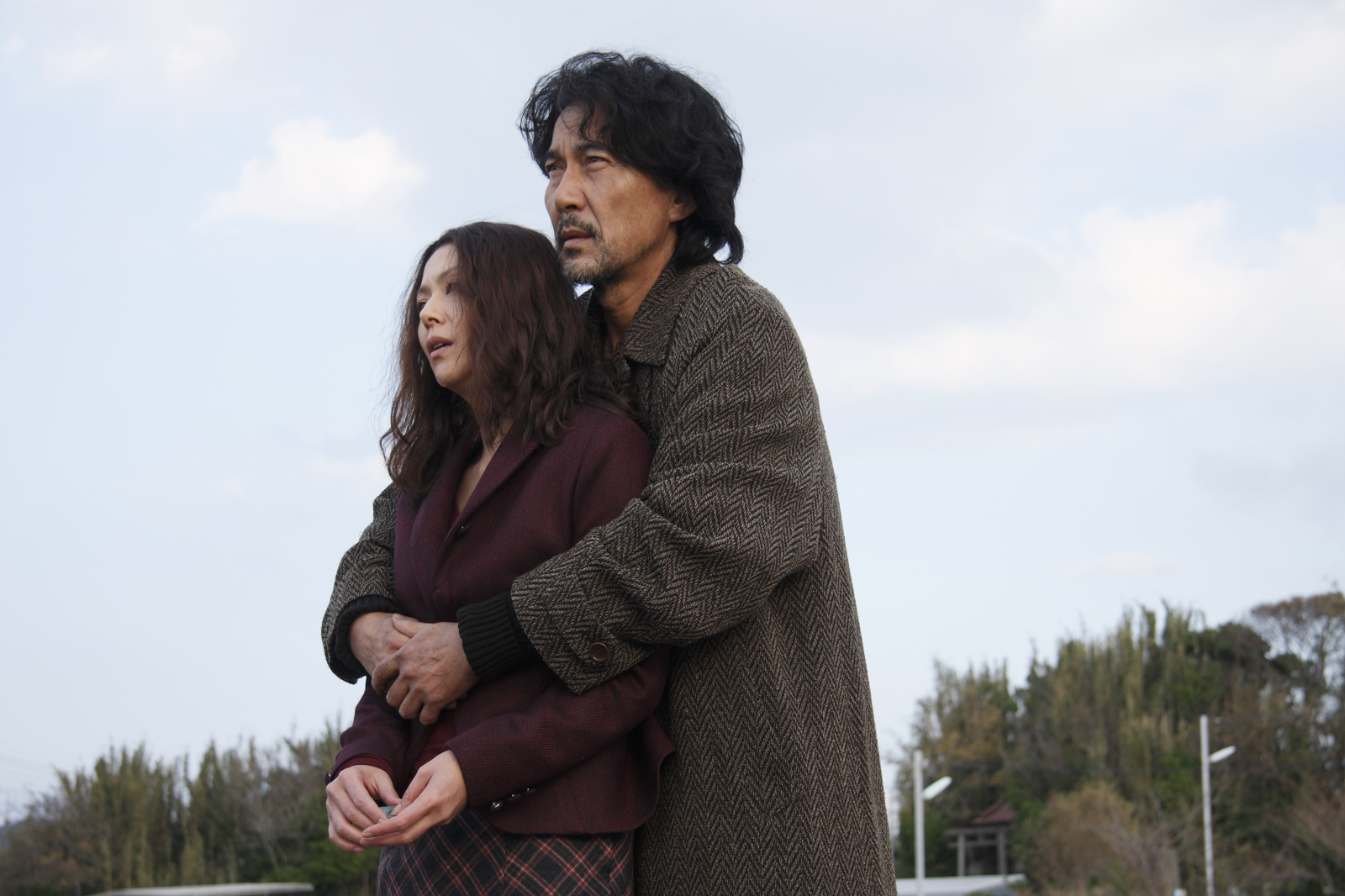 Still of Kyôko Koizumi and Kôji Yakusho in Tôkyô sonata (2008)