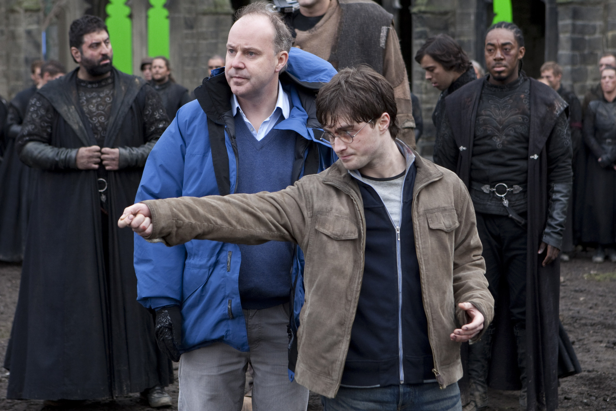 Still of Daniel Radcliffe and David Yates in Haris Poteris ir mirties relikvijos. 2 dalis (2011)