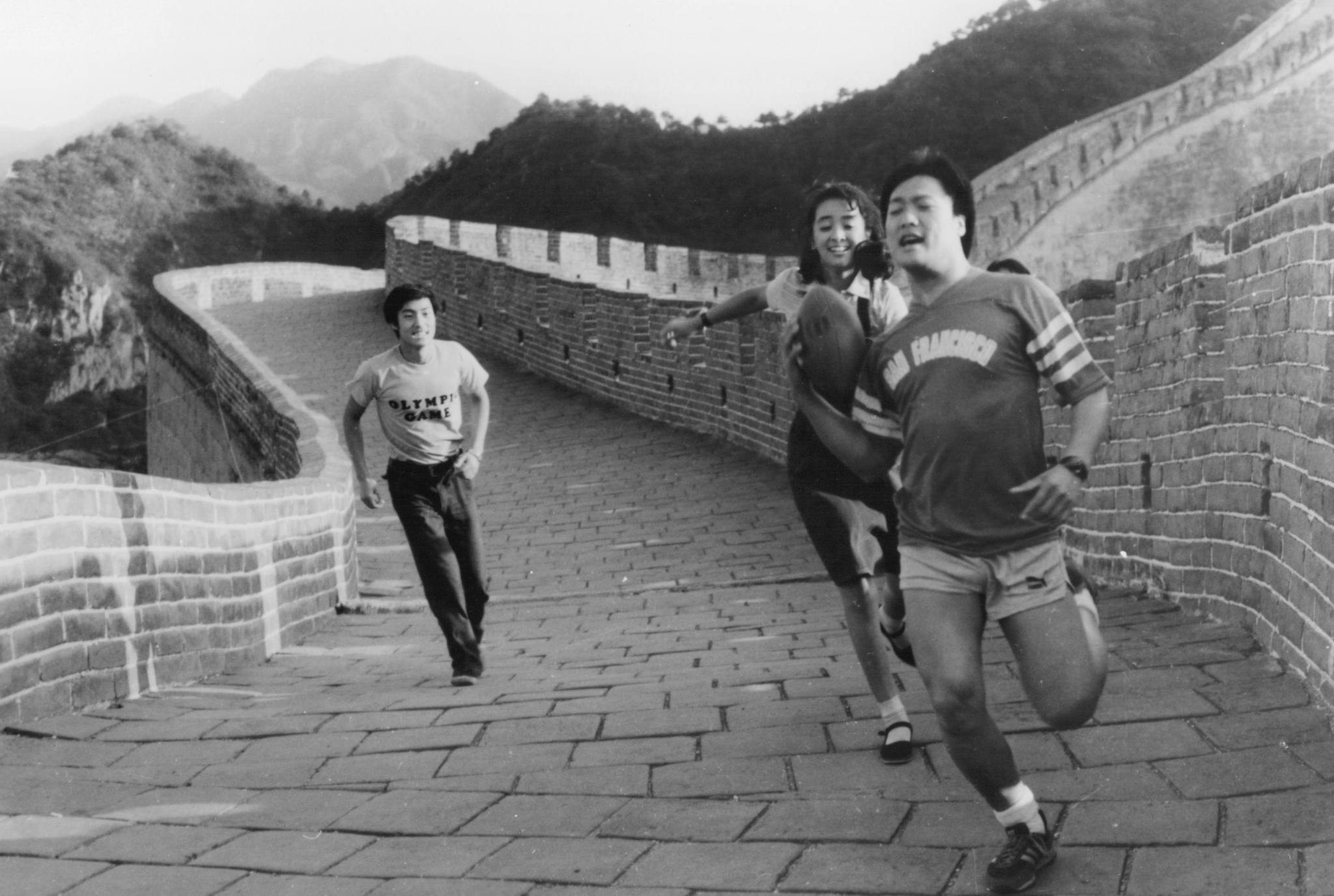 Still of Sharon Iwai and Kelvin Han Yee in A Great Wall (1986)