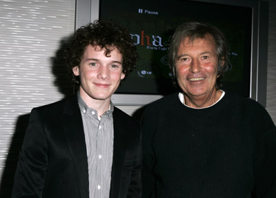 Robert Shaye and Anton Yelchin at event of Alfa gauja (2006)