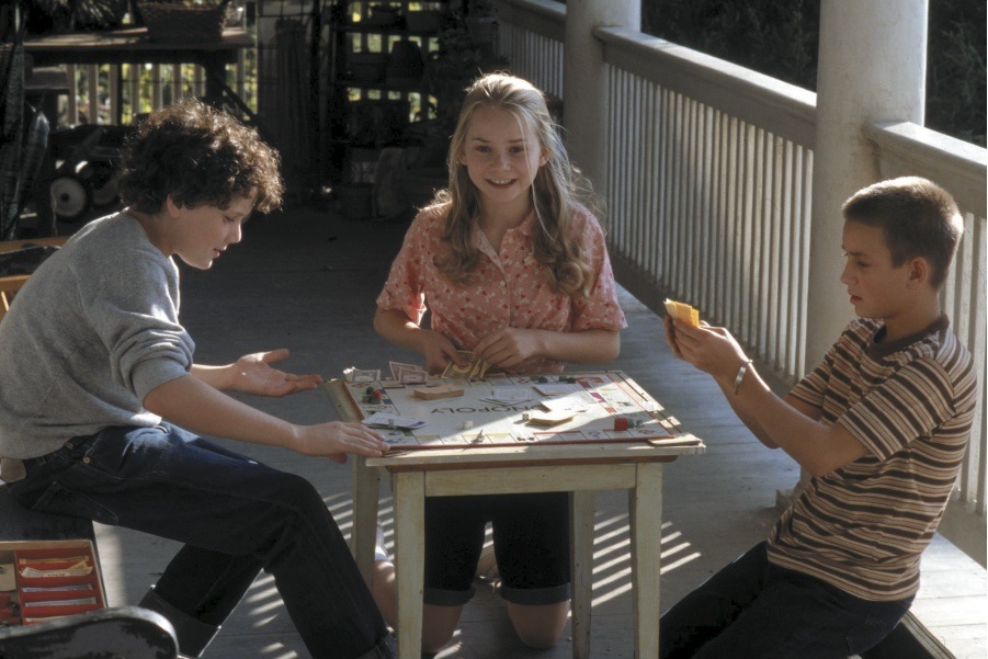 Still of Mika Boorem and Anton Yelchin in Hearts in Atlantis (2001)