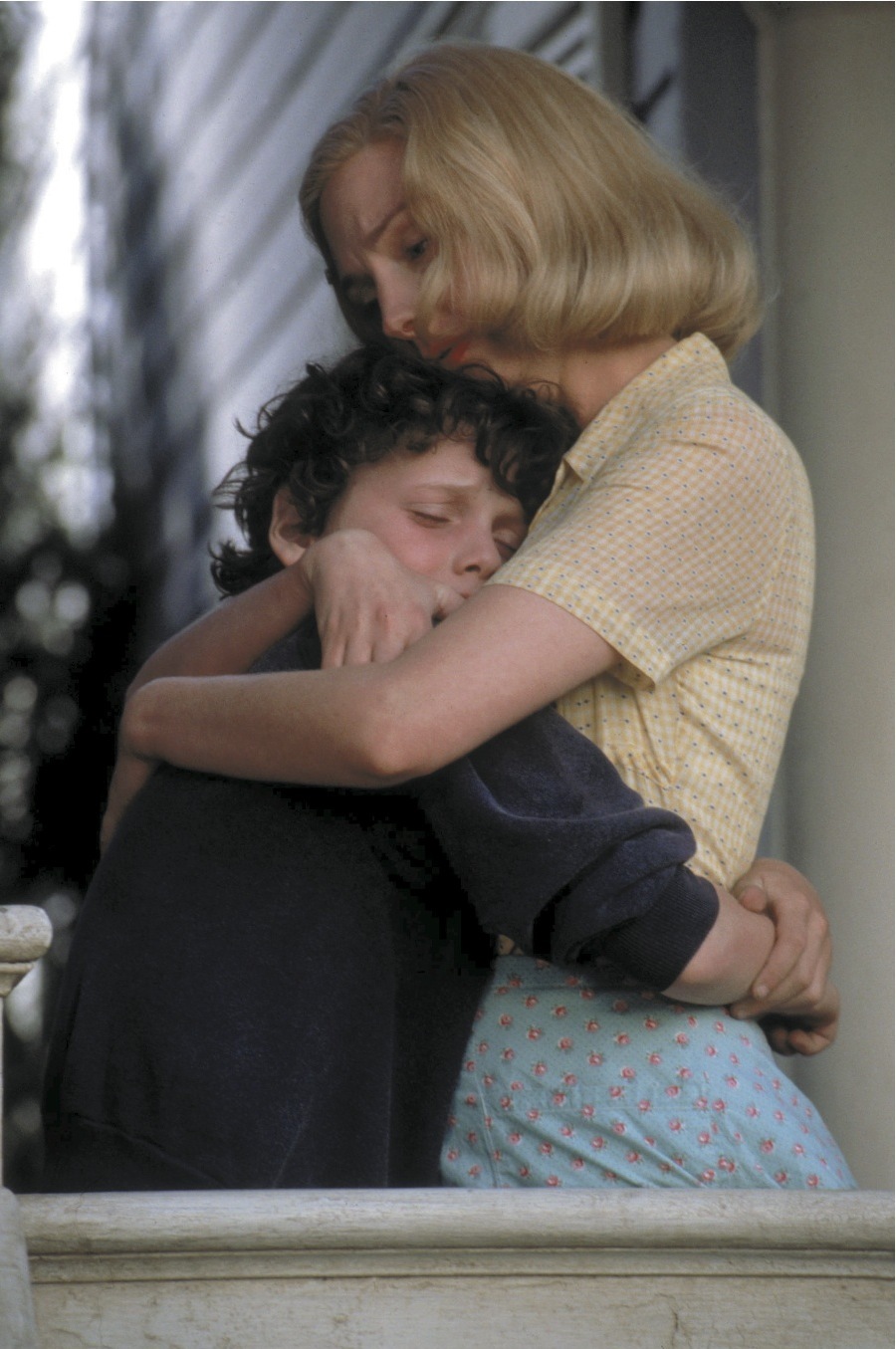 Still of Hope Davis and Anton Yelchin in Hearts in Atlantis (2001)