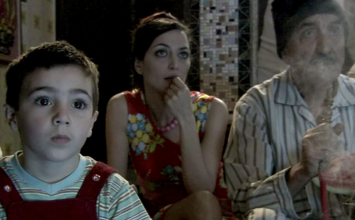 Still of Esti yerushalmi in HaMadrich LaMahapecha (2010)