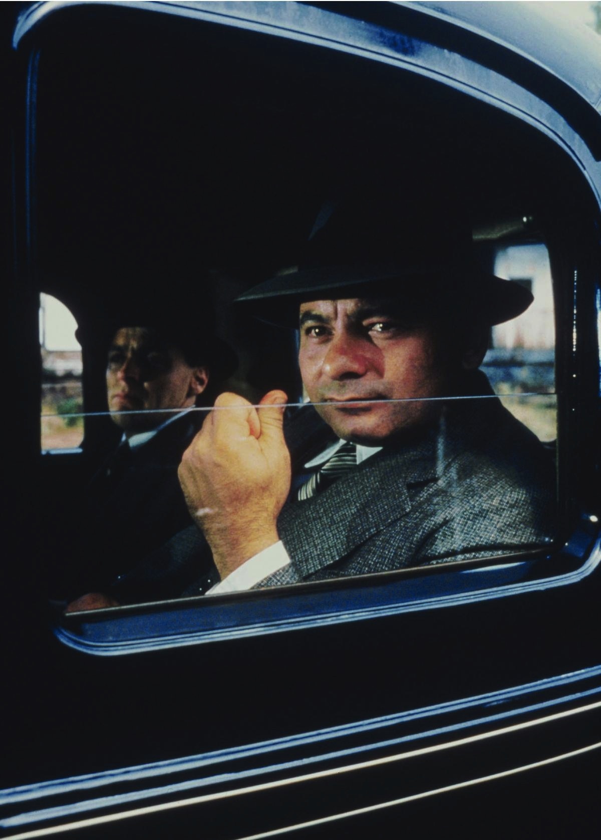 Still of Burt Young in Karta Amerikoje (1984)