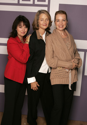 Charlotte Rampling, Louise Portal and Karen Young at event of Vers le sud (2005)