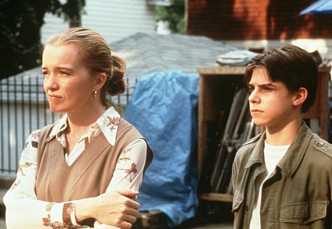 Still of Max Ligosh and Karen Young in Joe the King (1999)