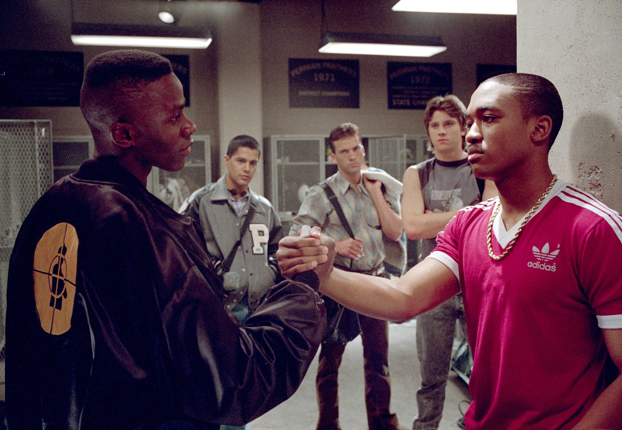 Still of Lucas Black, Jay Hernandez, Lee Thompson Young, Derek Luke and Garrett Hedlund in Penktadienio vakaro ziburiai (2004)