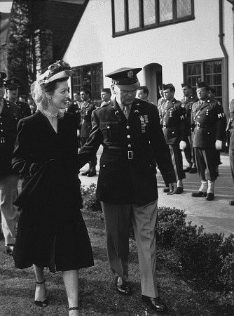 Loretta Young boosting morale at an Army base C. 1944