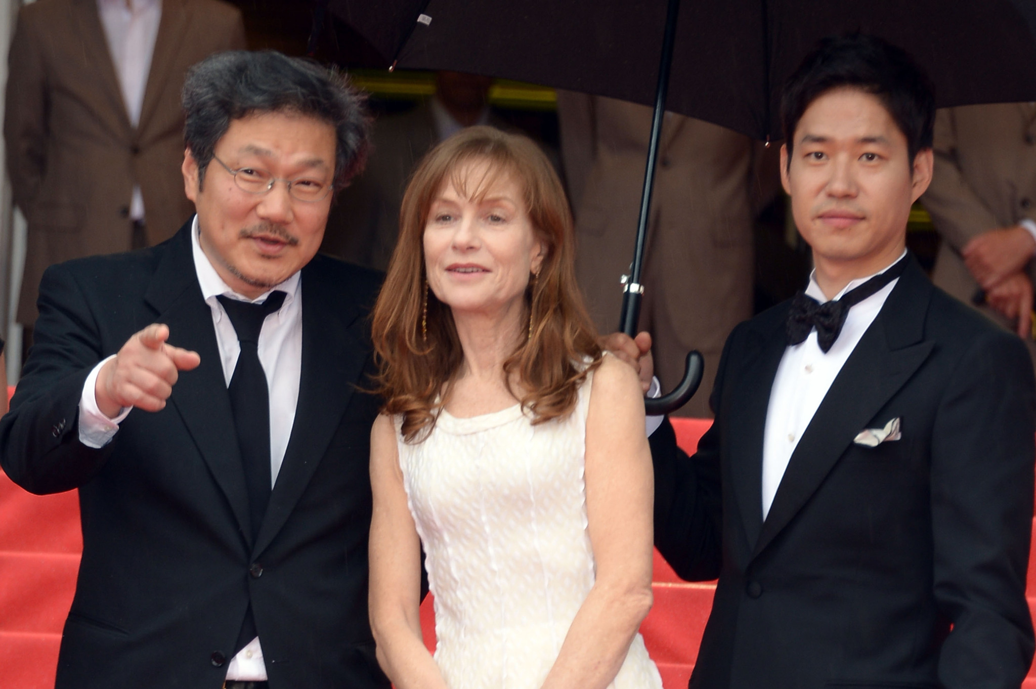 Isabelle Huppert, Sang-soo Hong and Joon-sang Yoo at event of Da-reun na-ra-e-seo (2012)