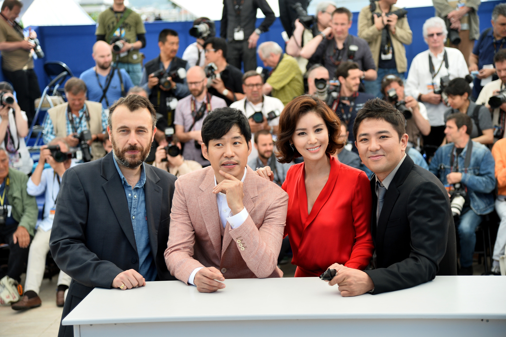 Fred Cavayé, Joon-sang Yoo and Seong-ryeong Kim at event of Pyojeok (2014)