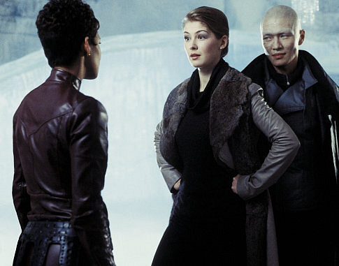 Jinx (HALLE BERRY) confronts Miranda Frost (ROSAMUND PIKE, center) and Zao (RICK YUNE, right).