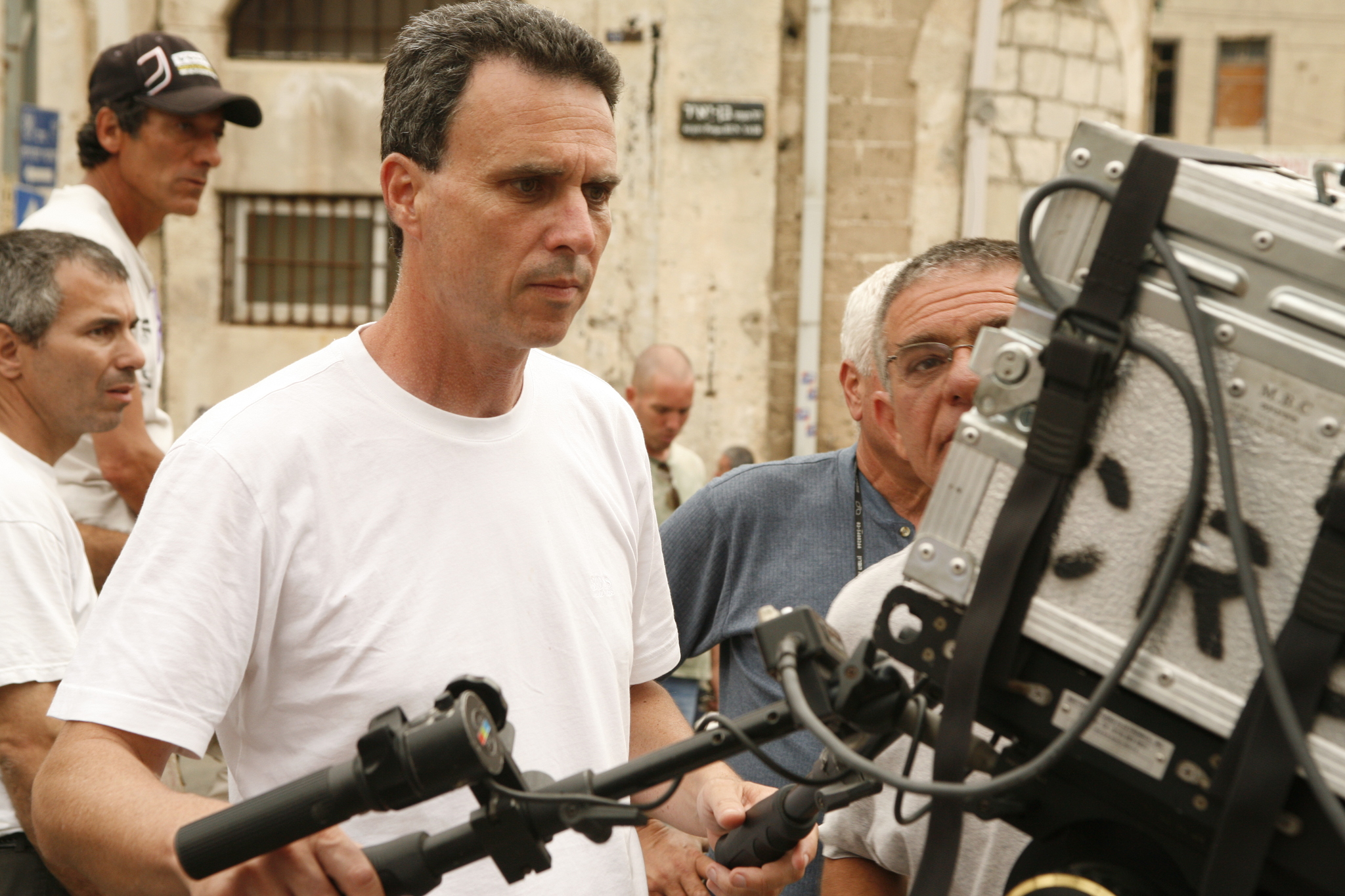 Still of Dror Zahavi in Sof Shavua B'Tel Aviv (2008)