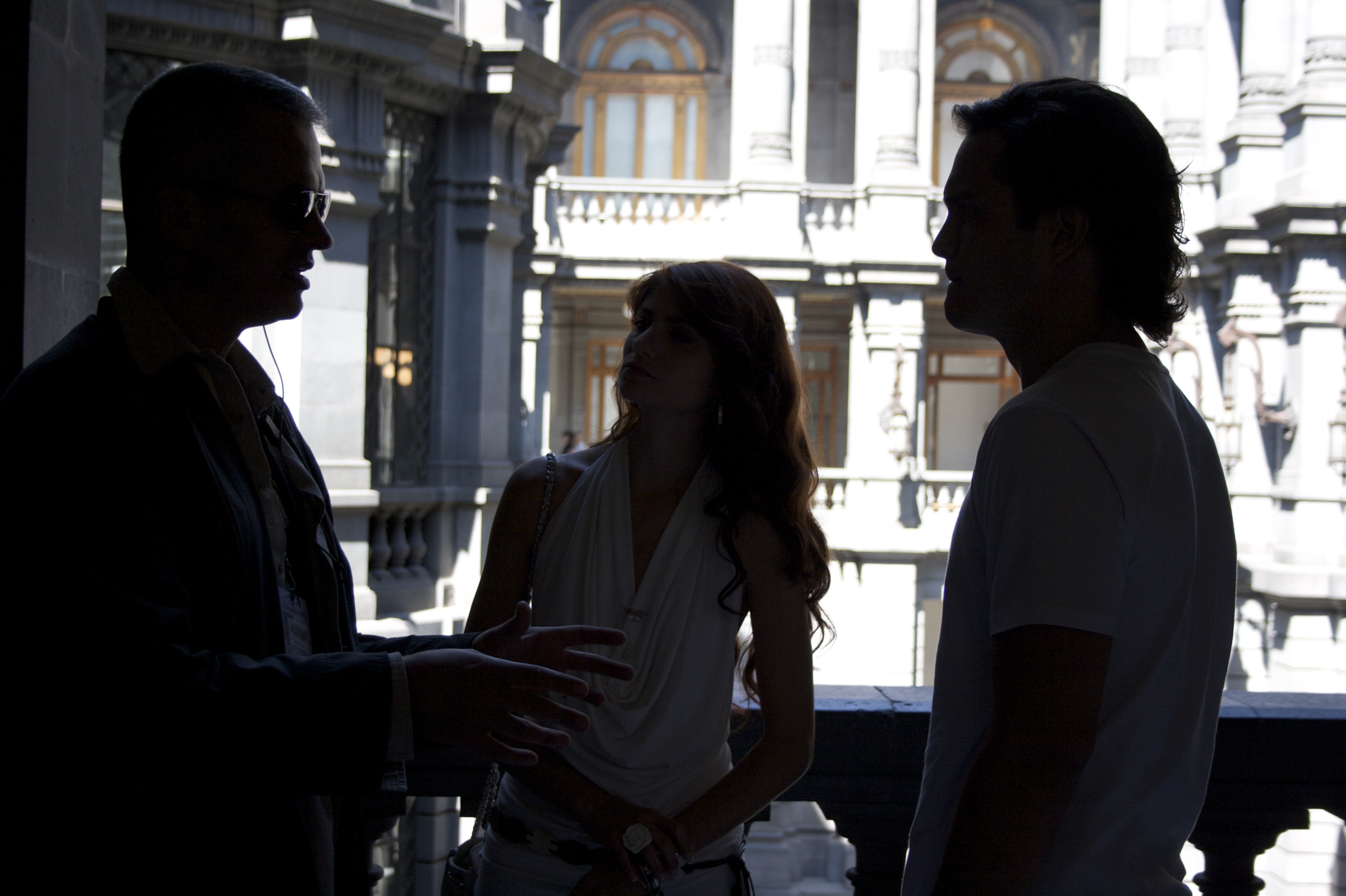 National Museum of Art (MUNAL). Mexican director, Antonio Zavala Kugler with actors Maria Aura and Kuno Becker, on the set of the movie 