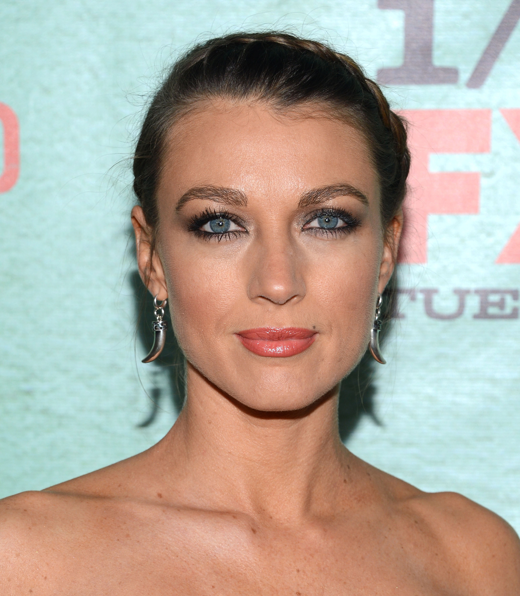 Natalie Zea at event of Justified (2010)