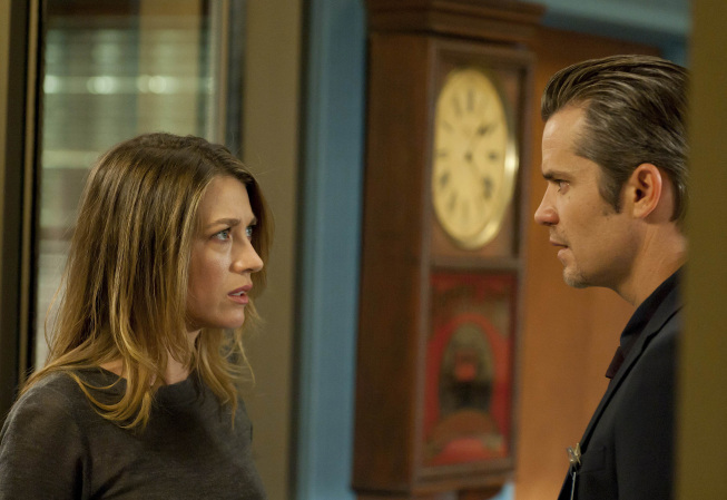 Still of Timothy Olyphant and Natalie Zea in Justified (2010)