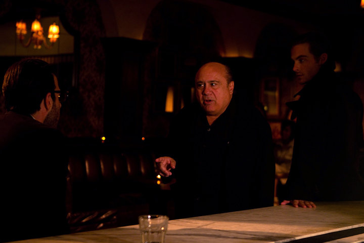 Still of Danny DeVito, Zachary Quinto and Kevin Zegers in Girl Walks Into a Bar (2011)
