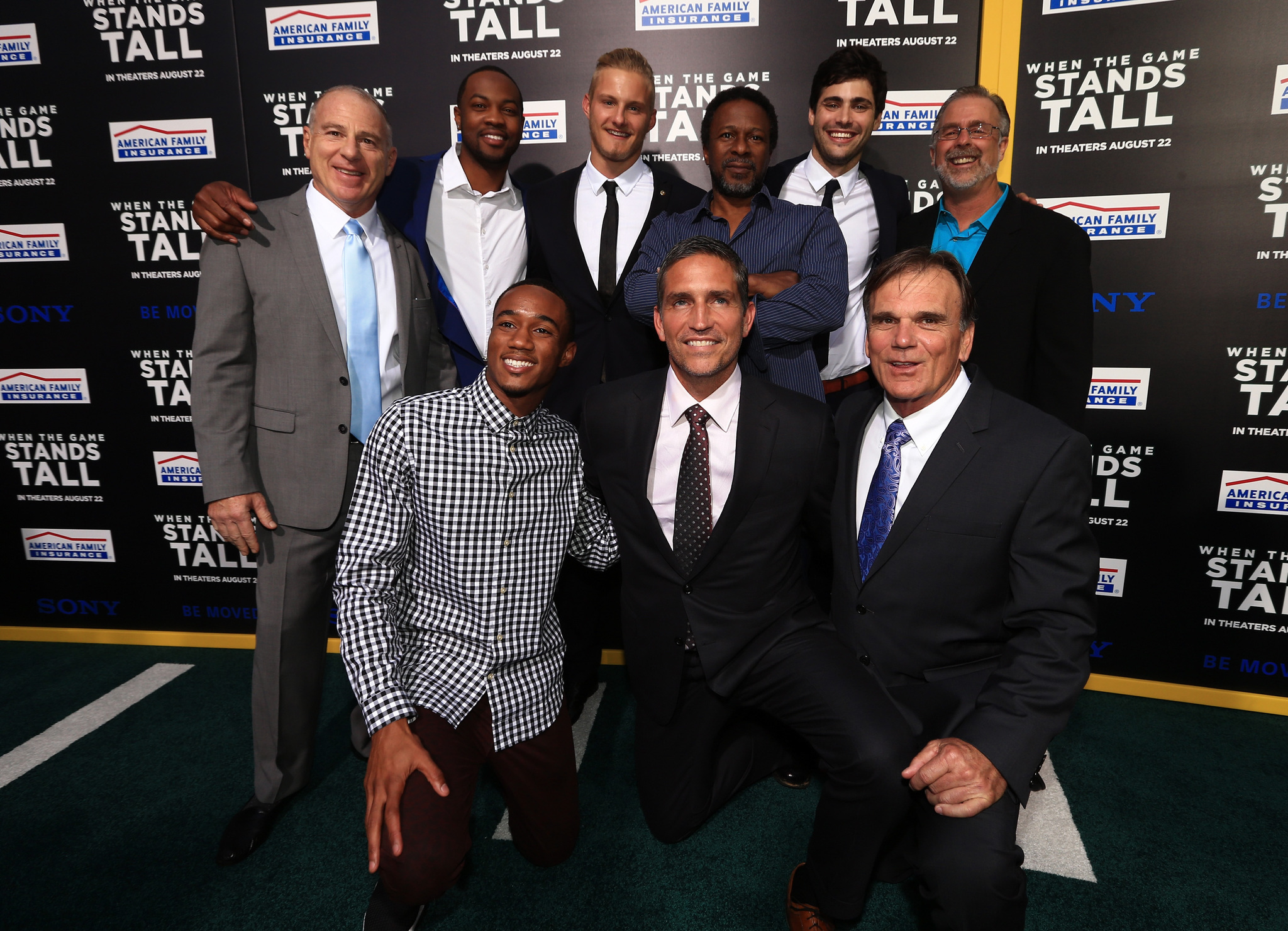 Jim Caviezel, Thomas Carter, David Zelon, Alexander Ludwig, Jessie Usher, Ser'Darius Blain and Matthew Daddario at event of When the Game Stands Tall (2014)