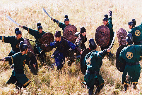 Still of Takeshi Kaneshiro and Ziyi Zhang in Shi mian mai fu (2004)