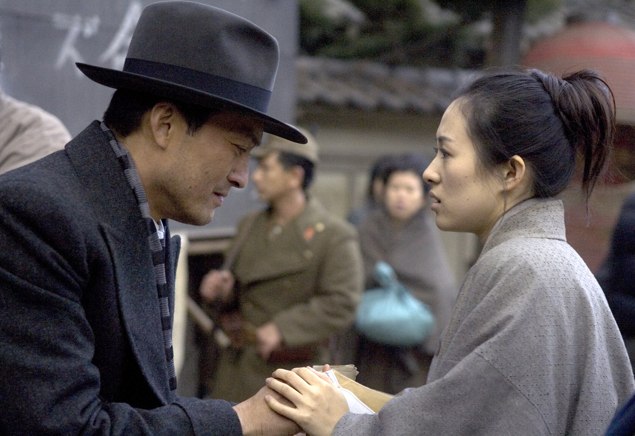 Still of Ken Watanabe and Ziyi Zhang in Memoirs of a Geisha (2005)