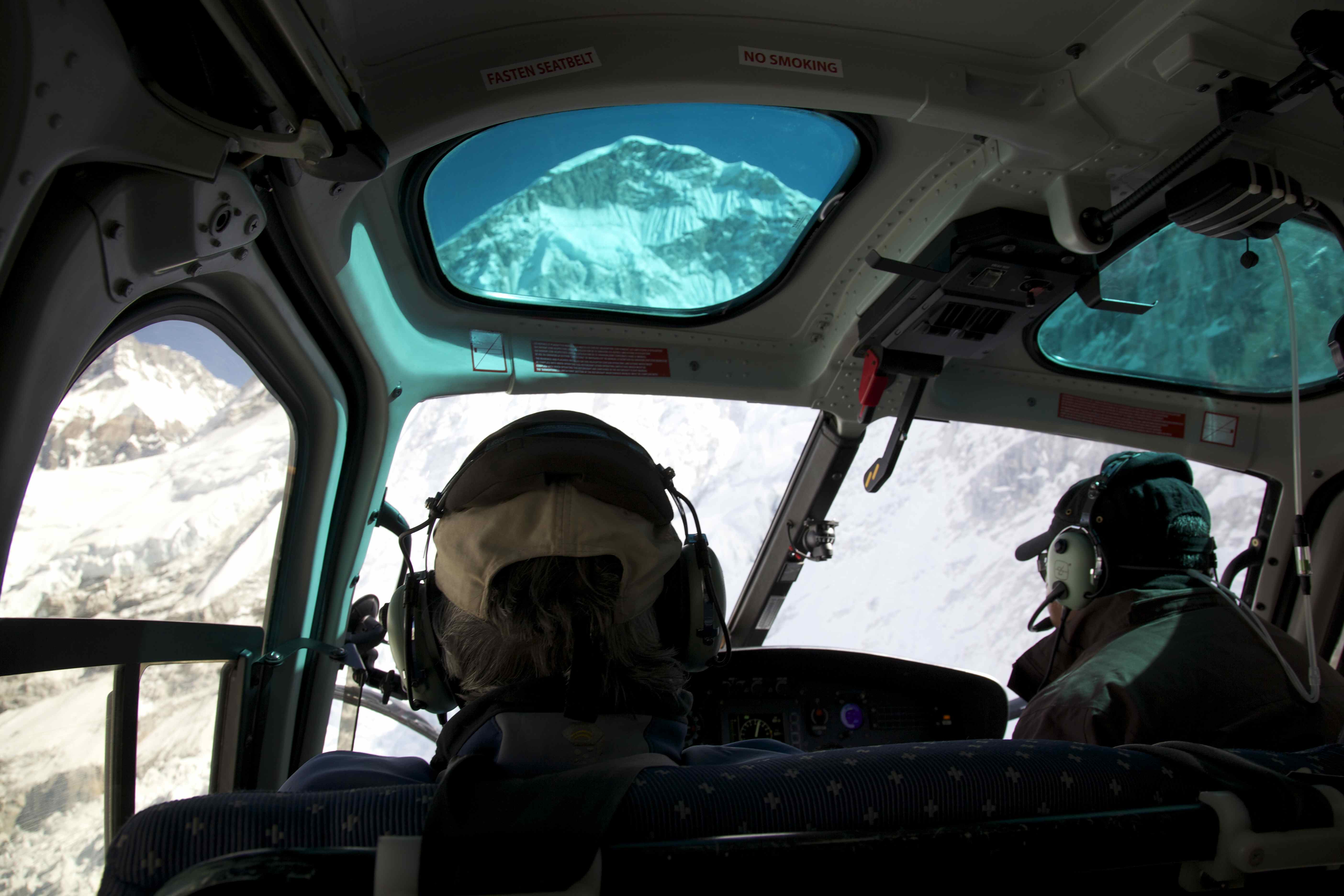 Flying up the Khumbu Icefall on Mount Everest, filming in 3D with a AS 350 B3+