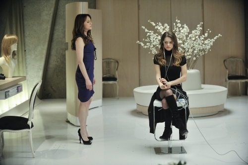 Still of Melinda Clarke and Lyndsy Fonseca in Nikita (2010)