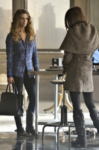 Still of Maggie Q and Lyndsy Fonseca in Nikita (2010)