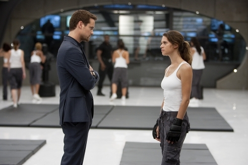 Still of Shane West and Lyndsy Fonseca in Nikita (2010)