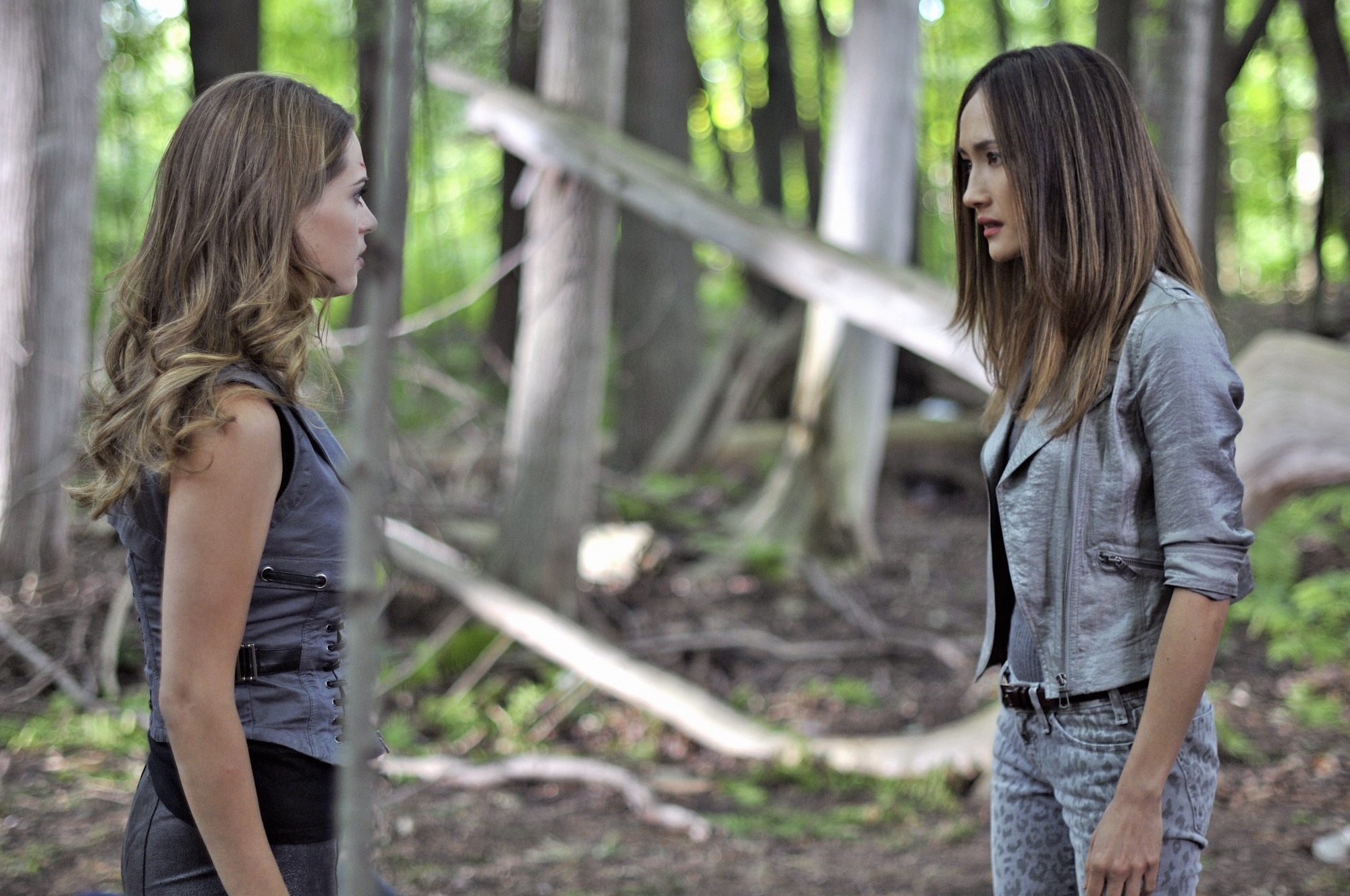 Still of Maggie Q and Lyndsy Fonseca in Nikita (2010)