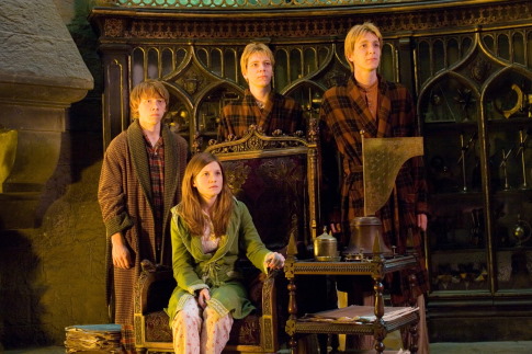 Still of Rupert Grint, Bonnie Wright, James Phelps and Oliver Phelps in Haris Poteris ir Fenikso brolija (2007)