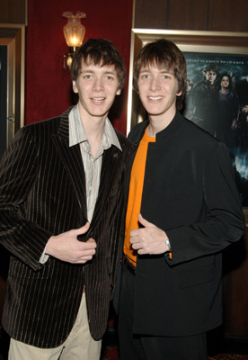 James Phelps and Oliver Phelps at event of Haris Poteris ir ugnies taure (2005)