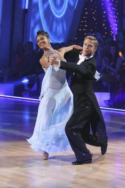 Still of Nicole Scherzinger and Derek Hough in Dancing with the Stars (2005)