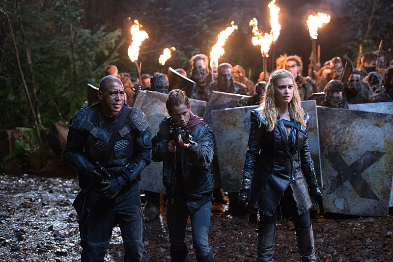 Still of Katie Stuart, Eliza Taylor and Chris Shields in The 100 (2014)