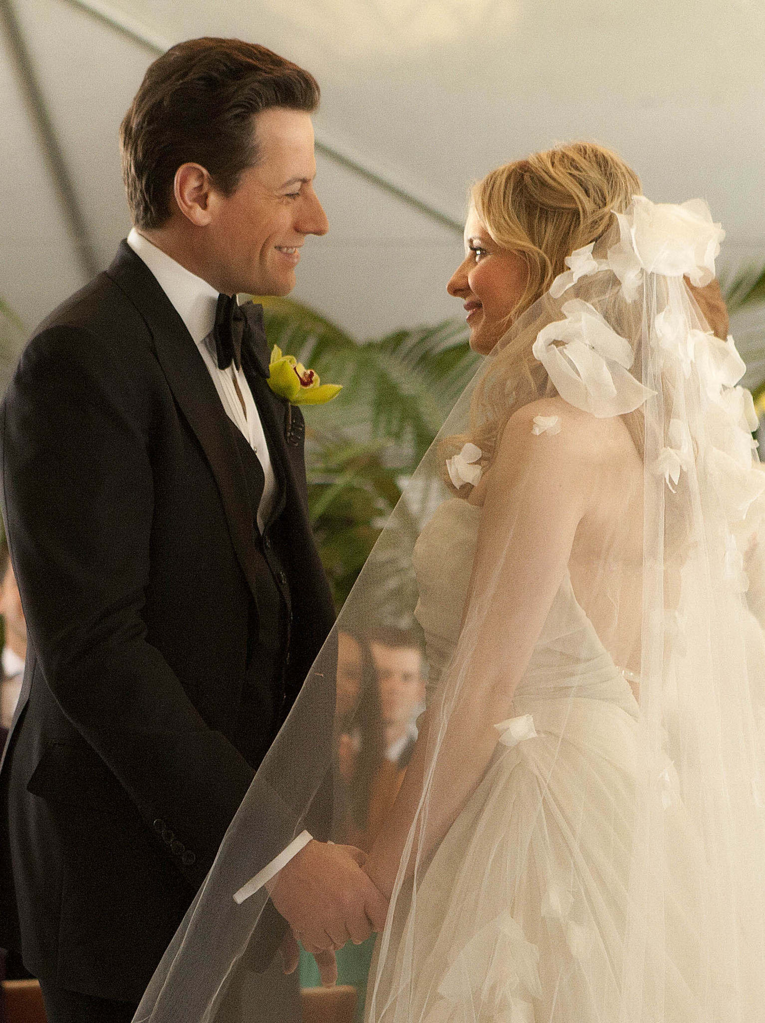 Still of Sarah Michelle Gellar and Ioan Gruffudd in Ringer (2011)