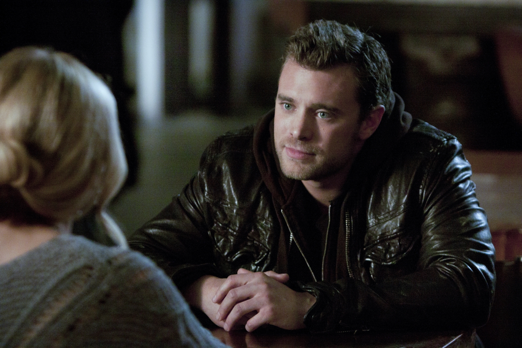 Still of Sarah Michelle Gellar and Billy Miller in Ringer (2011)