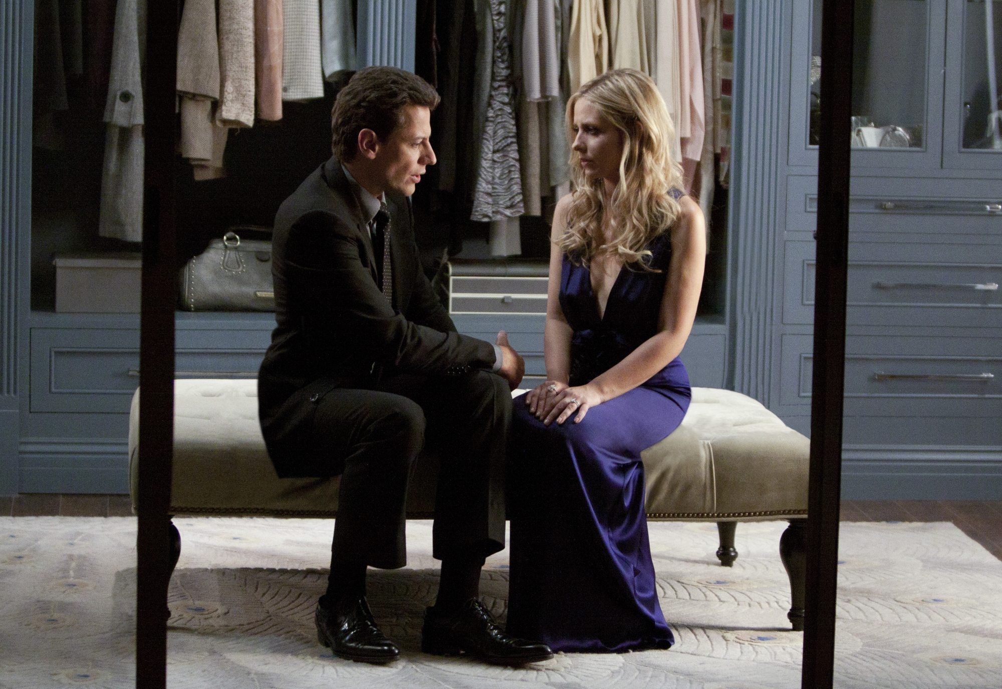 Still of Sarah Michelle Gellar and Ioan Gruffudd in Ringer (2011)