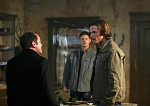 Still of Jensen Ackles, Jared Padalecki and Mark Sheppard in Supernatural (2005)