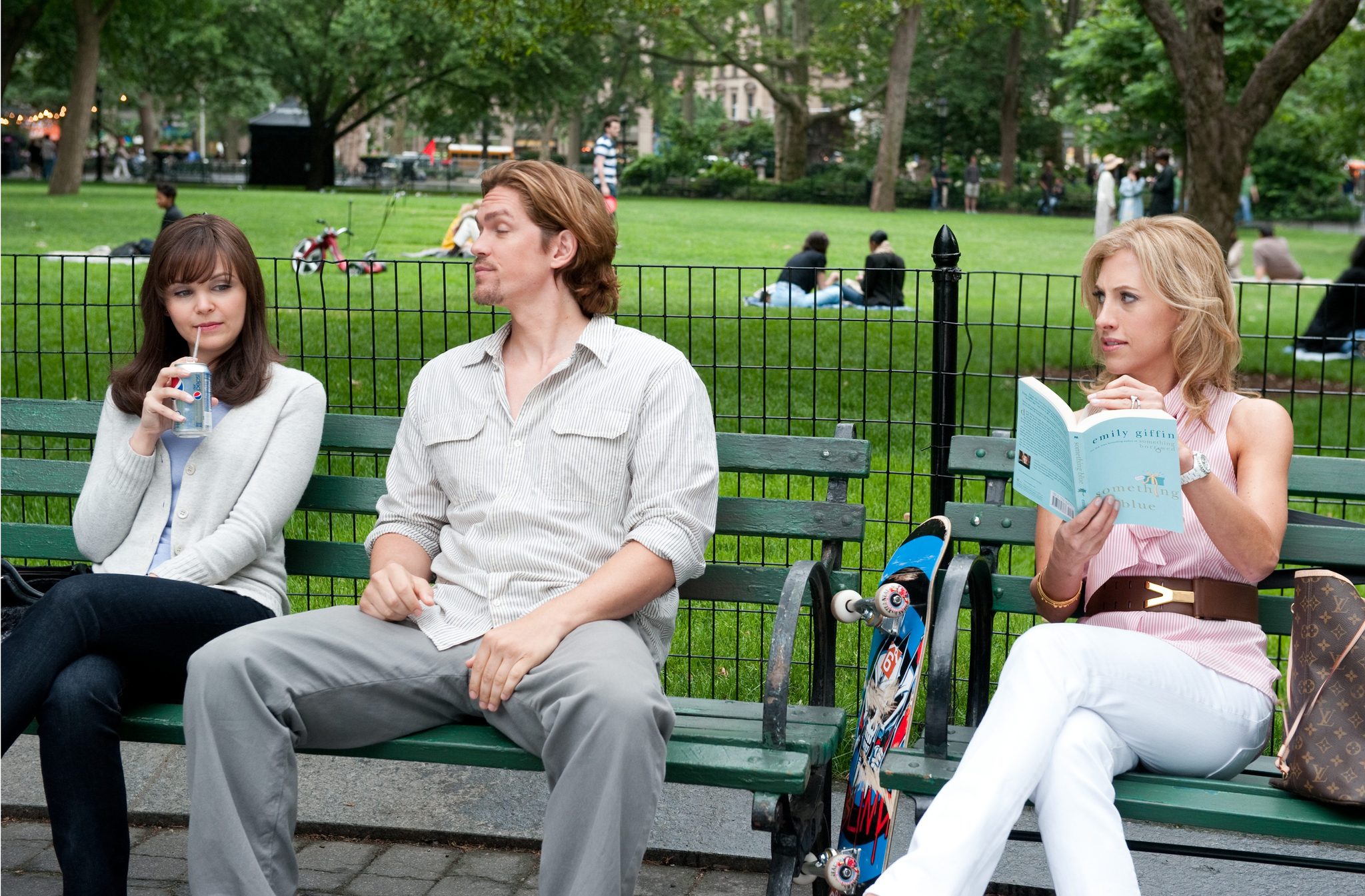 Still of Ginnifer Goodwin, Steve Howey and Emily Giffin in Kazkas skolinto (2011)