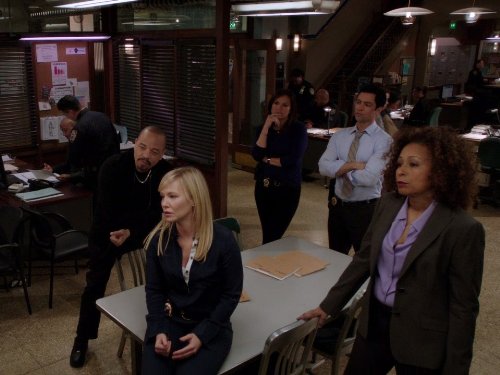 Still of Ice-T, Tamara Tunie, Danny Pino and Kelli Giddish in Law & Order: Special Victims Unit (1999)