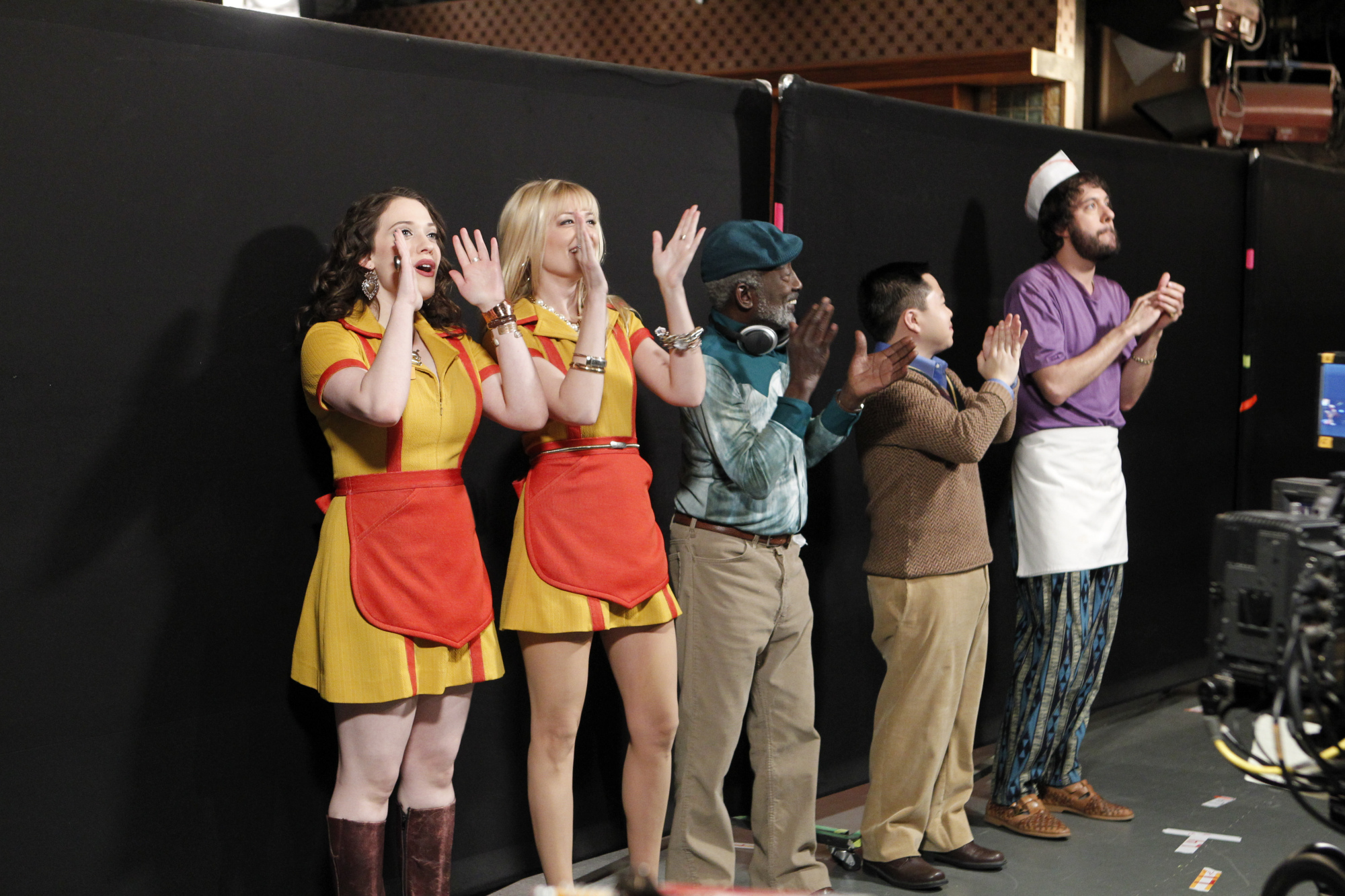 Still of Garrett Morris, Kat Dennings, Jonathan Kite, Matthew Moy and Beth Behrs in 2 Broke Girls (2011)