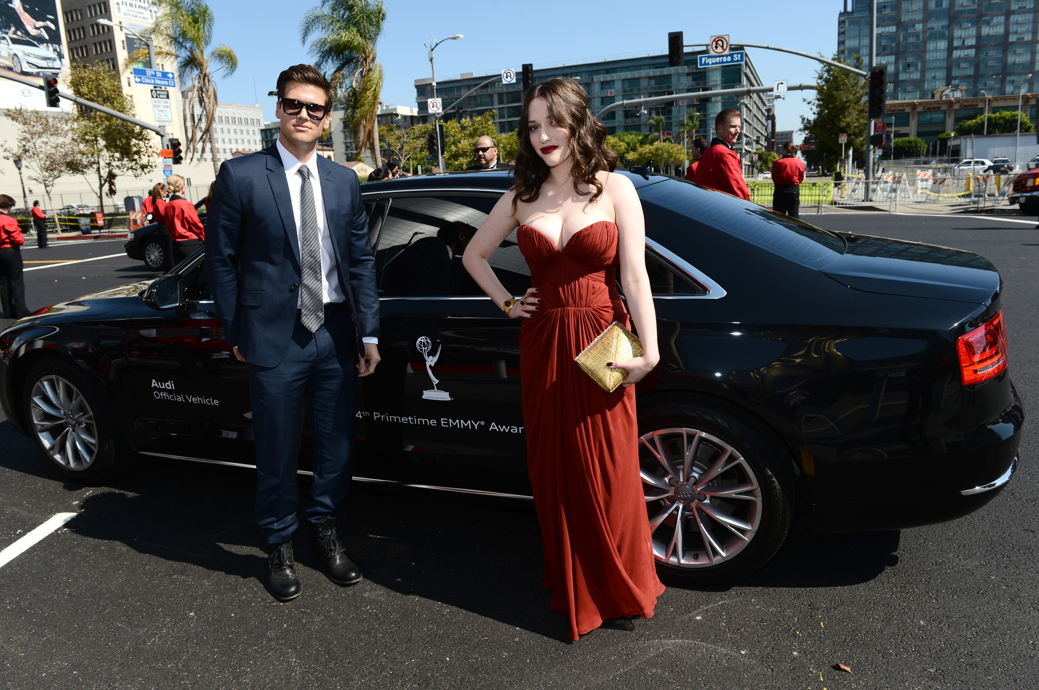 Kat Dennings and Nick Zano at event of The 64th Primetime Emmy Awards (2012)