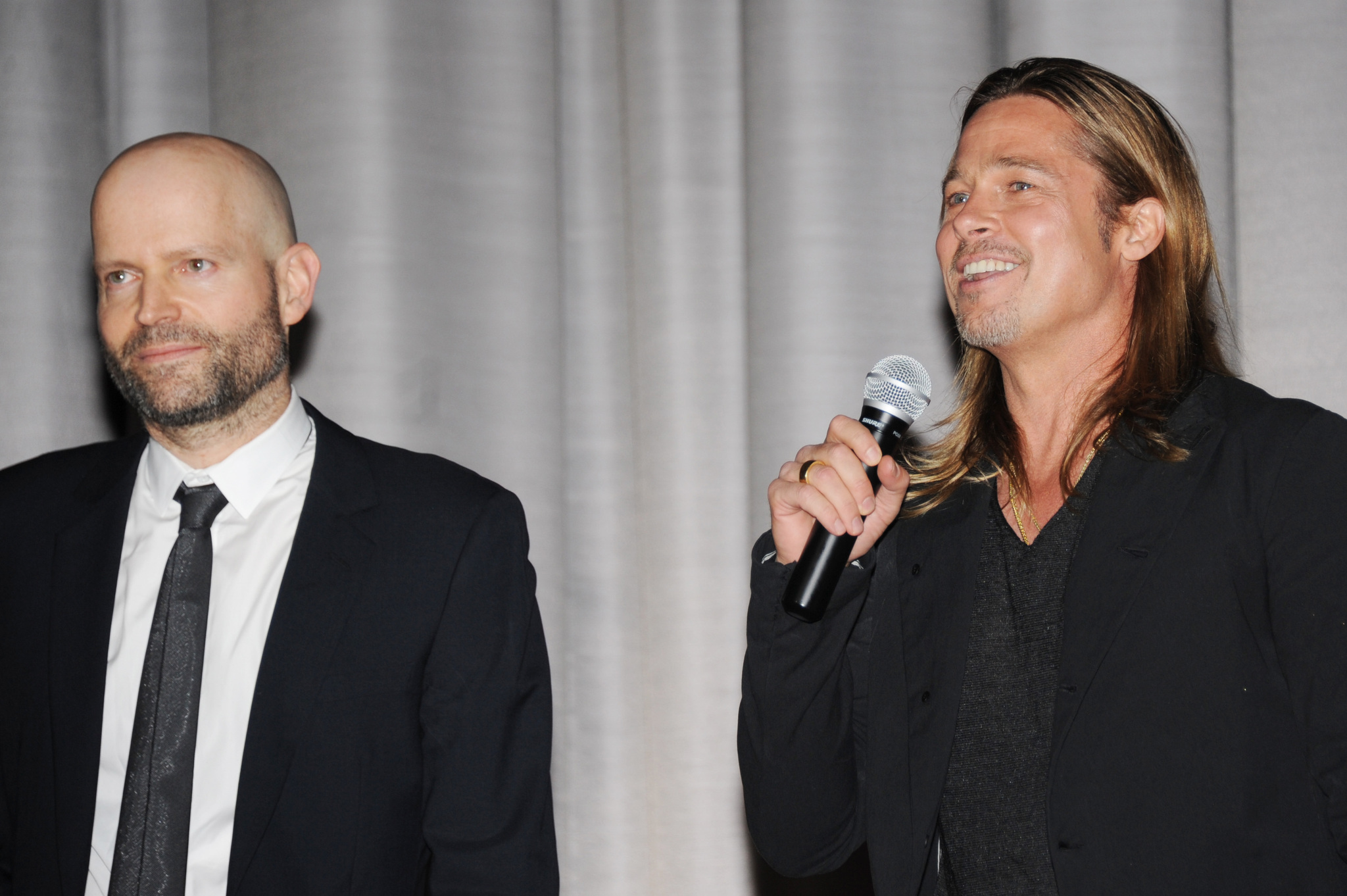 Brad Pitt and Marc Forster at event of Pasaulinis karas Z (2013)