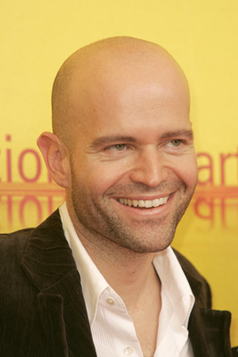 Marc Forster at event of Finding Neverland (2004)