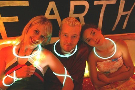 Thomas Edward Seymour in the middle,On the left is Kristina Doran on the right is Kate Orsini on the set of Welcome to Earth