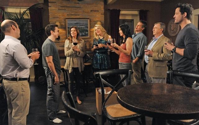 Still of David Arquette, Courteney Cox, Josh Hopkins, Busy Philipps, Dan Byrd, Ian Gomez, Christa Miller, Brian Van Holt and Cul De Sac in Cougar Town (2009)