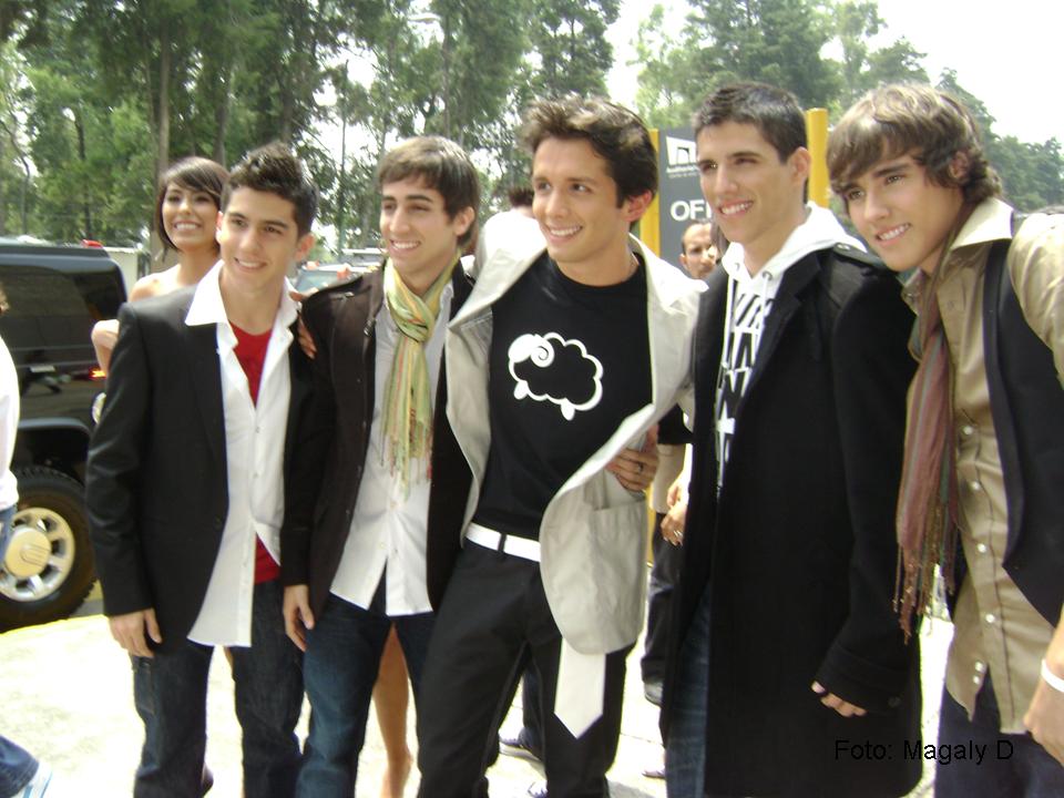 2008. HIGH SCHOOL MUSICAL MÉXICO: EL DESAFÍO. PREMIERE. NATIONAL AUDITORIUM. RED CARPET. CAST GUYS.