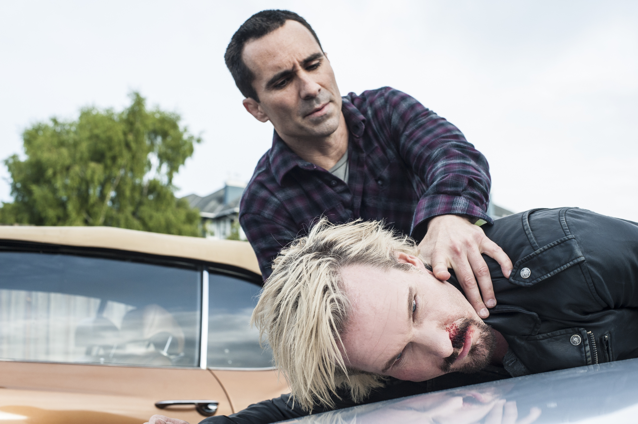 Still of Nestor Carbonell and Michael Eklund in Bates Motel (2013)